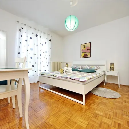 Ema Old Town Apartman Zára